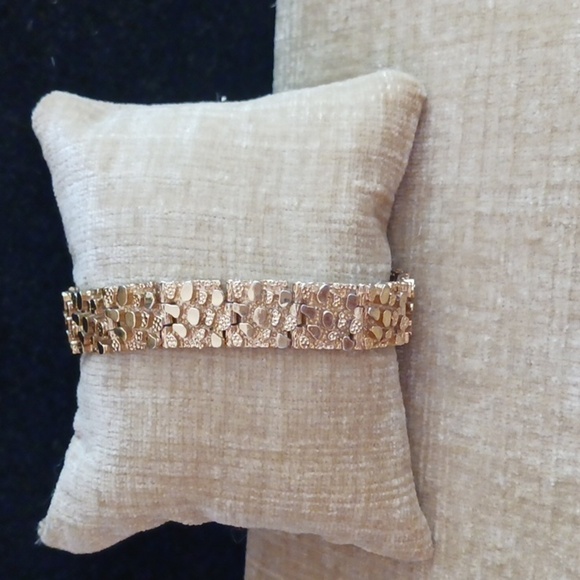 Gold Tone Cobblestone Pattern Bracelet - Picture 1 of 8